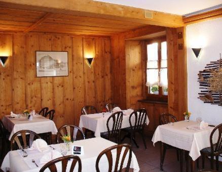 Chez Gilles Hotel Resto Bar Sa 라쇼드퐁 외부 사진