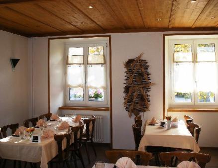 Chez Gilles Hotel Resto Bar Sa 라쇼드퐁 외부 사진